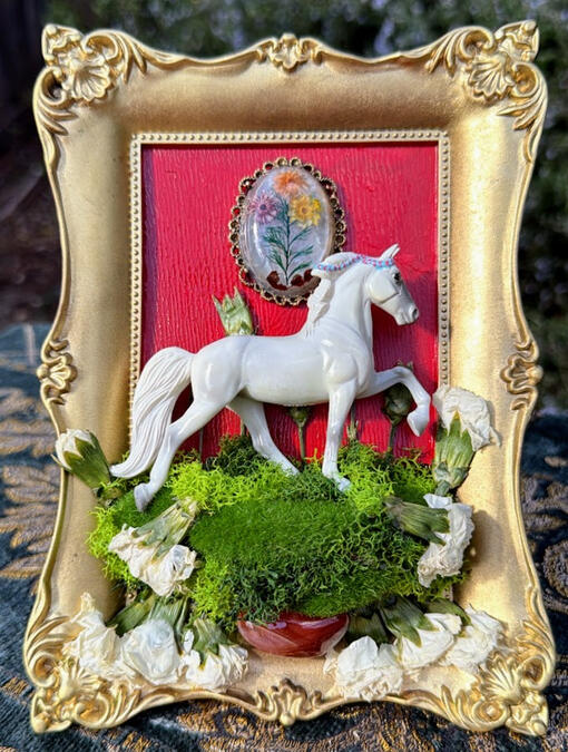 Royal Red | resin cabochon, real carnelian / rocks / carnations, faux moss