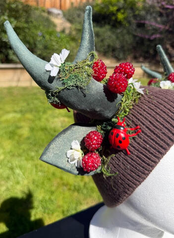 Green antlers and ears have a subtle glittery gold shimmer-- most noticeable up close and in the light! Horns are pose-able, ears are pierceable and bendable. This beanie does NOT have an inner lining.